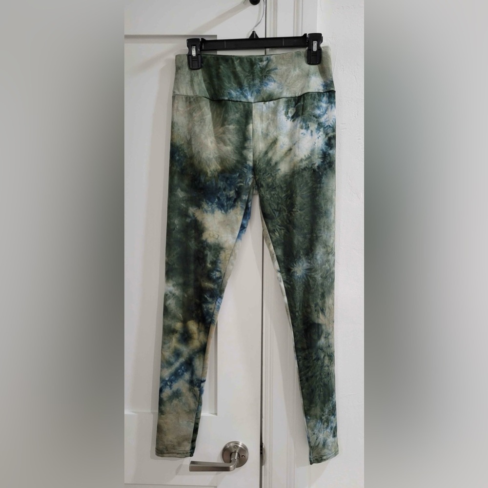 Fit in tie dye many shades of green + teal + white leggings